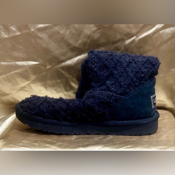 Uggs - Picture 2 of 6